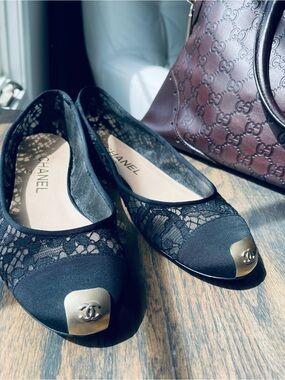 Chanel Black Lace CC Flats - Size 37 (Fits like 36.5)